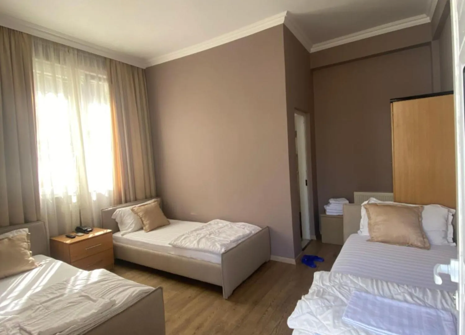 Hotel Akropoli Тирана 3*,